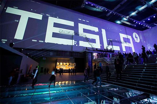 Подготовка Tesla Centre к открытию в Москве